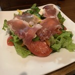 鶏焼将軍 - 生ハムとクリームチーズの健康サラダ（￥680）