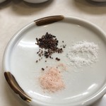 まるやま食堂 - 3種類の岩塩（シチリア、ピンク、ヒマラヤ）
