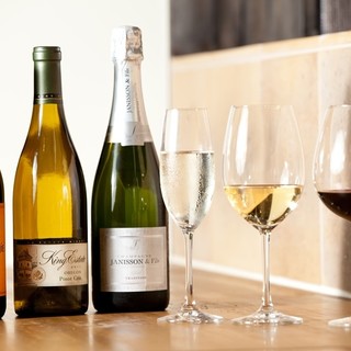 酒杯提供10種葡萄酒，當地第一◎