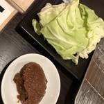 明日の元気製作酒場 ホルモン串 てんぐ屋 - 付き出しキャベツ