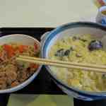 知多屋 - Ｂセット￥６５０しいたけたまごとじうどん＋五目めし