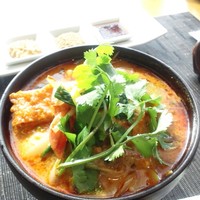 イタリアンダイニング ケシキ - 浅利と紋甲烏賊のラクサ 青梗菜 フクロ茸のココナッツスープヌードル