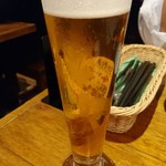 Vector Beer - オフ会の本番ベクタービアに時間ぴったりに到着。
                        牛タン大好きなまぃまぃは、最近クラフトビールがマイブーム。
                        ここベクタービアはどっちも楽しめちゃうお店。
                        まずはグラマラスbabyで乾杯でーす♡