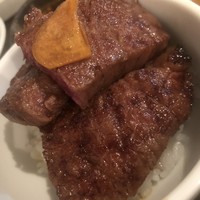 SATOブリアン 本店 - おっ、一切れ増えた。女史からのキラーパスです