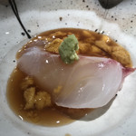 菊鮨 - 真鯛に雲丹醤油（余市）がけ。雲丹醤油はちょっとまったりした味わい。
      
