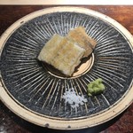 菊鮨 - 穴子の天ぷら。器も綺麗です。