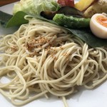 カフェアンドショップ ロータスランド - 2019/07/12
      週替りおまかせセット 550円
      ・冷やしつけ麺
      ・味玉子
      ・野菜のオーブン焼き
      ・フライドポテト2種
      ・きゅうりのピリ辛炒め
      ・朝採りゆでとうもろこし
      ・トマト丼（ミニサイズ）