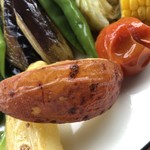 カフェアンドショップ ロータスランド - 2019/07/12
      週替りおまかせセット 550円
      ・冷やしつけ麺
      ・味玉子
      ・野菜のオーブン焼き
      ・フライドポテト2種
      ・きゅうりのピリ辛炒め
      ・朝採りゆでとうもろこし
      ・トマト丼（ミニサイズ）