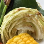 カフェアンドショップ ロータスランド - 2019/07/12
      週替りおまかせセット 550円
      ・冷やしつけ麺
      ・味玉子
      ・野菜のオーブン焼き
      ・フライドポテト2種
      ・きゅうりのピリ辛炒め
      ・朝採りゆでとうもろこし
      ・トマト丼（ミニサイズ）