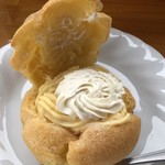 カフェアンドショップ ロータスランド - 2019/07/12
      金曜日はシュークリームの日
      カスタードと豆乳ホイップクリームのダブルシュークリーム 
      200円