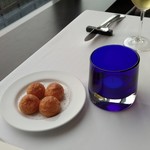 タテル ヨシノ ビズ  - グジェール