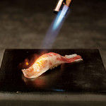 Domestic black beef grilled triangular rose Sushi