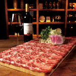 A carpet of meat! Cow tongue shabu shabu (orders for 2 people or more)