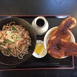 こだま食堂 - おろし蕎麦と丼セット。店内にミニバイキングのようなコーナーがありカレーや味噌汁などが驚きの食べ放題！お昼時ならコーヒーもセルフでおかわり自由！