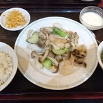 Sempin Shan - 海鮮とチンゲン菜としめじ香味炒め（850円）