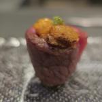 あもん ヨコ - 肉々しいお鮨　ズームアップ