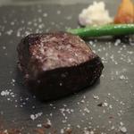 あもん ヨコ - 炉釜焼き塊肉ステーキ　ズームアップ