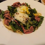 とまと座 - 「ローストビーフと半熟卵とほうれん草の焦がし醤油がけ」
       (2018.7月) 