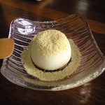 蕎麦の里 びばいろ - きな粉アイス（きな粉と黒蜜かけ）70円