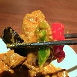 プラウチャイ - 牛肉の辛み炒めレッドカレーソース