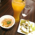 Thai Food Lounge DEE - 【2019/7】プラスでマンゴージュースとセットのサラダとスープ
