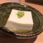 小料理 よし喜 - お通しの胡麻豆腐