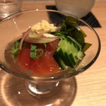 小料理 よし喜 - お通しのトマトの出汁浸し