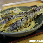 純手打ち讃岐うどん 土三寒六 - 丼にのせると・・・大きい