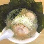 とんこつラーメン　一代 - のりラーメン＋味付玉子