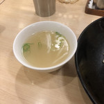 ラーメン　宝来 - お供のスープ、おいしくておかわり（80円）