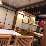 うな錦 - スッキリとした小綺麗な店内