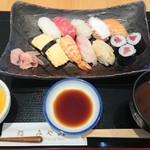 Sushi Miyako - お寿司は見たままの旨さ。ミカン味のゆるめのゼリーは、ほどよい酸味で、ランチを完結させます(*^^*)