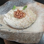 生粉打 作美 - そばがき
      炒った蕎麦の実がアクセント