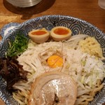 爆龍 - まぜそば＋味玉／880円（消費税８％込）