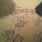 キューティー - 店内は、芸能人のサインもいっぱい。
デュークさん、島田洋七さん、山本かよさんなどなど！