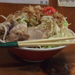 自家製太麺 ドカ盛 マッチョ - 並７００円の野菜マシマシです。