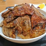 豚吉 - 厚切り豚丼 (バラ肉多め) 800円(税込)