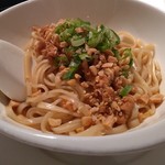 SUN TUNG LOK CHINESE CUISINE - 豚肉とナッツ入りの汁なし稲庭うどん