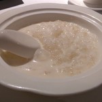 SUN TUNG LOK CHINESE CUISINE - ツバメの巣と卵白入りアーモンドクリーム