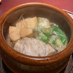 赤坂 渡なべ - なめら（きじはた）の鍋　車麩　九条ネギ