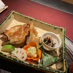 赤坂 渡なべ - 焼き物：アマダイの頭　