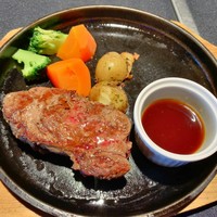 国産熟成焼肉 肉バル ドウラクコリーダ ランドマーク店 - セットメニュー 
                    フィレステーキ150g¥1600
                    ライスorバケット、サラダ、スープ、ドリンク付