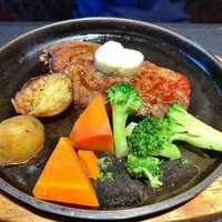 国産熟成焼肉 肉バル ドウラクコリーダ ランドマーク店 - セットメニュー リブロースステーキ200g¥1600 ライスorバケット、サラダ、スープ、ドリンク付