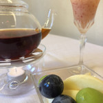 くらしき桃子 - 紅茶は全種類お代わりし放題です。ちなみにカットした桃もお代わりし放題なのはビックリ、、、！