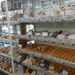 産直 石神の丘 - パンの棚