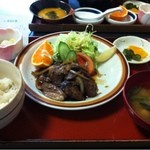 津ミートカシワギ - 焼肉定食   840円