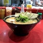 家系総本山 ラーメン 吉村家 - ［2019/07］ラーメン・油少なめ(710円)