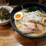 Menya Isoroku - 高菜ご飯と味噌ラーメン1150円