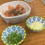 吉村ホルモン店 - 料理写真:キムチとニンニク、青唐辛子