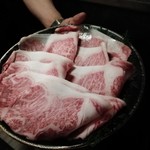 神戸牛すき焼き 肉の寿司　肉邸 金山 六本木 - 最優秀賞の神戸牛しゃぶしゃぶスライス